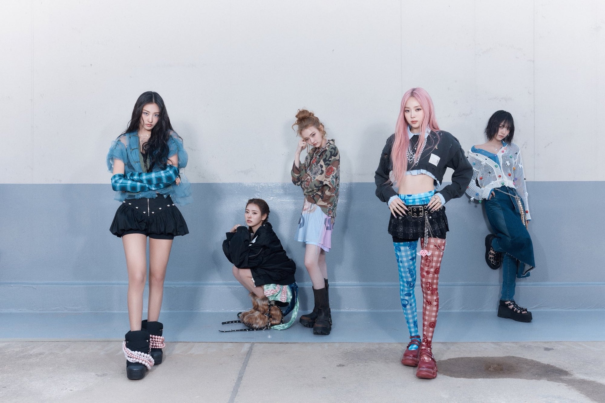 MEOVV 1st EP Album - MY EYES OPEN VVIDE MEOVV 1st EP Album (MEOVV VER)